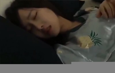 Công Chúa Ngủ Trên Giường Địt Lên Đỉnh Không Biết Gì